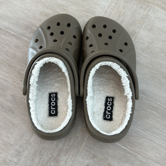 Crocs fur lined Size 6 women 4 Men - Picture 2 of 4